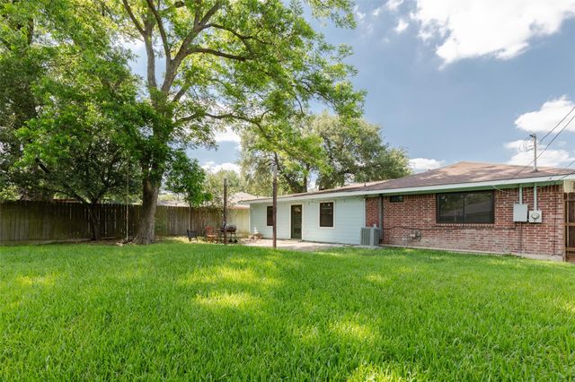 6131 Grape Street, Houston, TX 77074