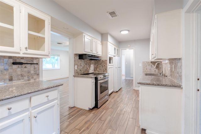 6131 Grape Street, Houston, TX 77074