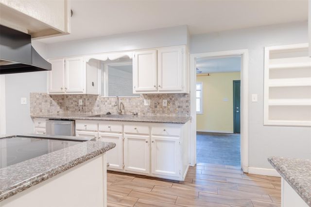 6131 Grape Street, Houston, TX 77074