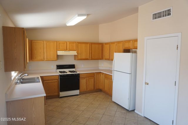 7745 W Shining Moon Way, Tucson, AZ 85743