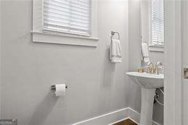 1907 Kings Cross NW, Atlanta, GA 30318