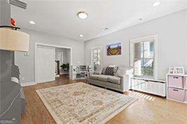 1907 Kings Cross NW, Atlanta, GA 30318