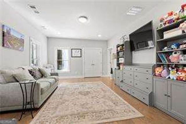 1907 Kings Cross NW, Atlanta, GA 30318