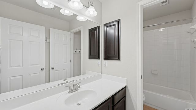 842 Santa Cruz, New Braunfels, TX 78132