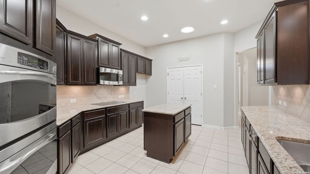 842 Santa Cruz, New Braunfels, TX 78132