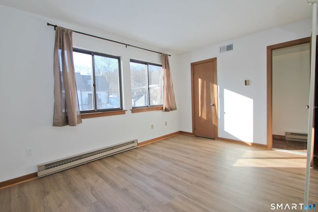 29 Salmon Run 29, Suffield, CT 06078