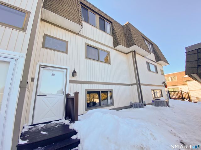 29 Salmon Run 29, Suffield, CT 06078