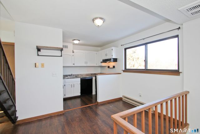 29 Salmon Run 29, Suffield, CT 06078