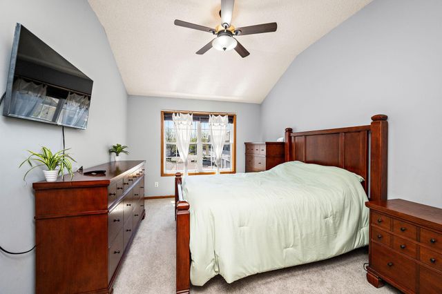 1015 Traditions Court, Chaska, MN 55318