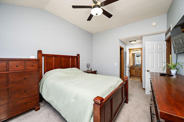 1015 Traditions Court, Chaska, MN 55318