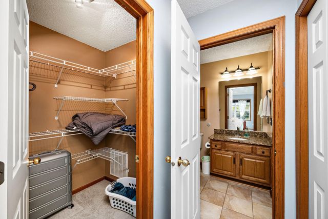 1015 Traditions Court, Chaska, MN 55318