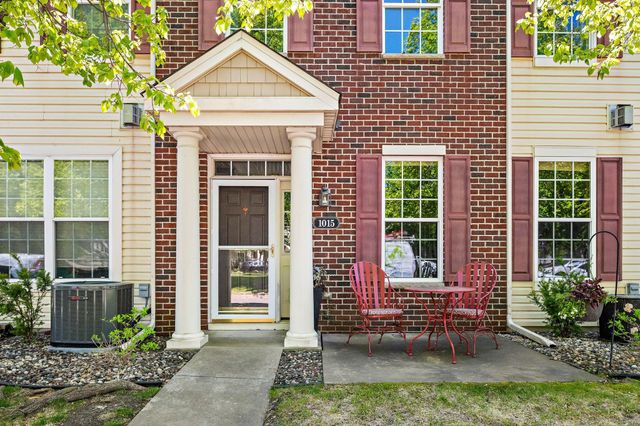 1015 Traditions Court, Chaska, MN 55318