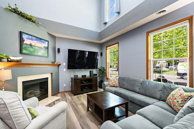 1015 Traditions Court, Chaska, MN 55318