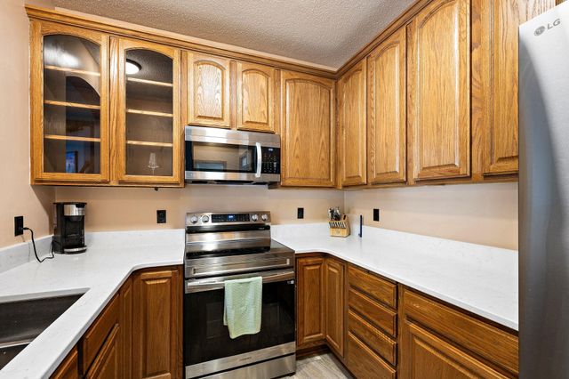 1015 Traditions Court, Chaska, MN 55318