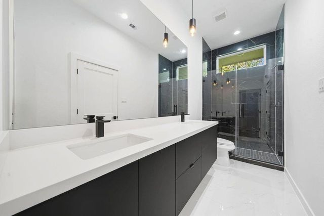 5029 Van Fleet Street B, Houston, TX 77033