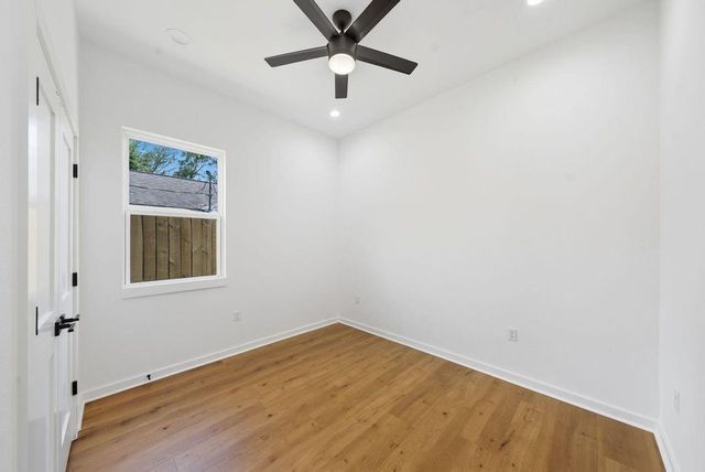 5029 Van Fleet Street B, Houston, TX 77033