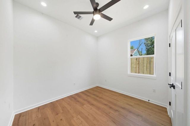 5029 Van Fleet Street B, Houston, TX 77033