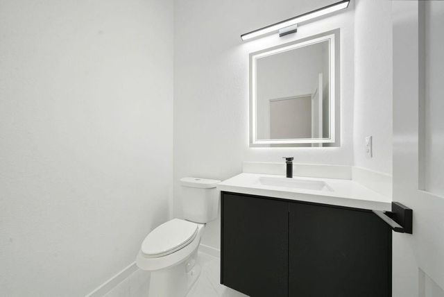 5029 Van Fleet Street B, Houston, TX 77033