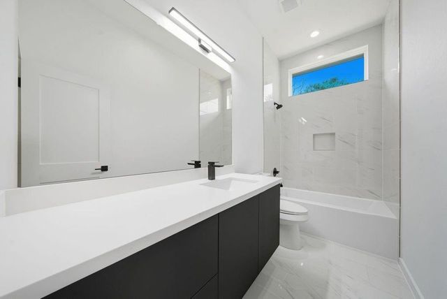 5029 Van Fleet Street B, Houston, TX 77033