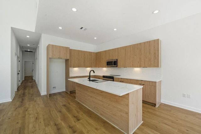 5029 Van Fleet Street B, Houston, TX 77033