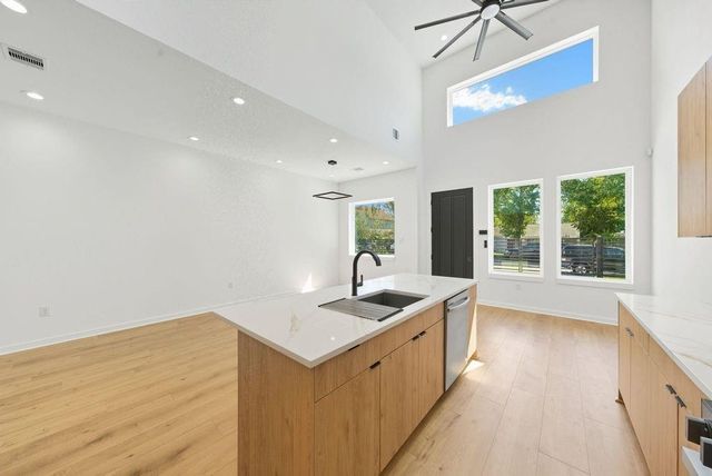 5029 Van Fleet Street B, Houston, TX 77033