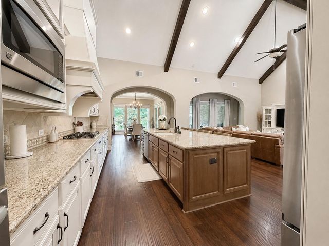 105 Golden Bush Place, Montgomery, TX 77316