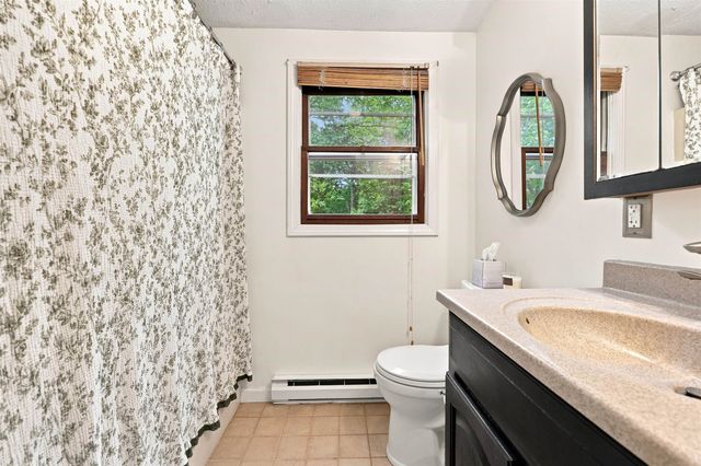 29 Hersey Lane, Newmarket, NH 03857