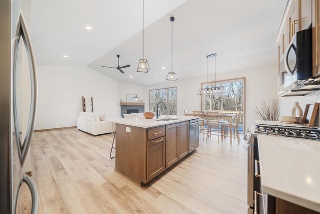 2564 N STELLITA CIRCLE, De Pere, WI 54115