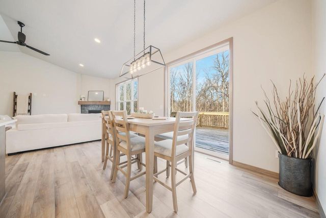 2564 N STELLITA CIRCLE, De Pere, WI 54115