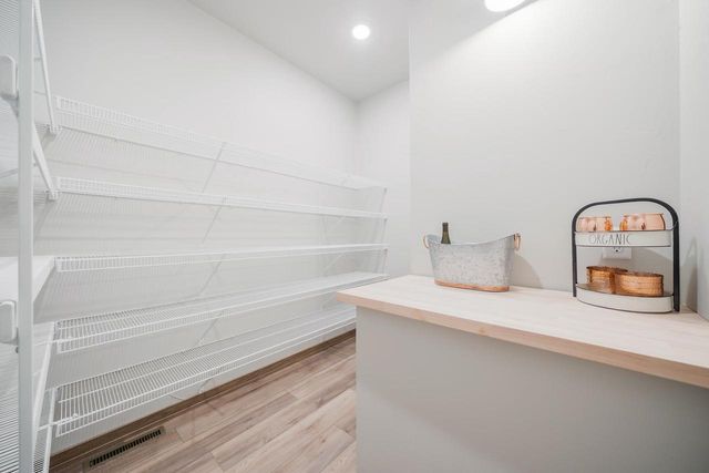 2564 N STELLITA CIRCLE, De Pere, WI 54115