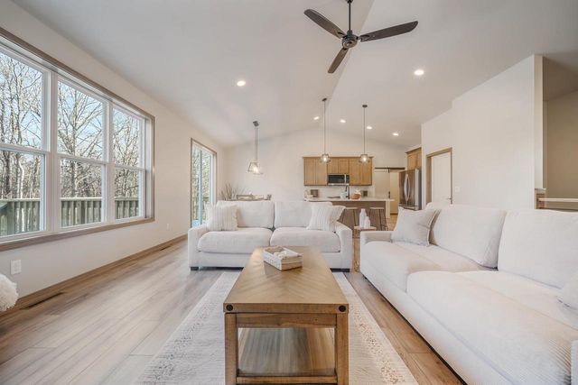 2564 N STELLITA CIRCLE, De Pere, WI 54115