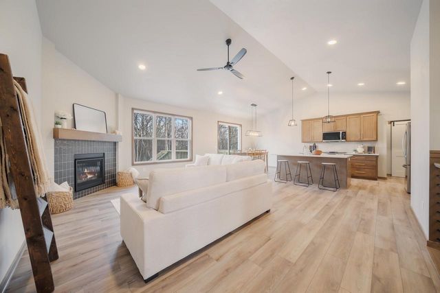 2564 N STELLITA CIRCLE, De Pere, WI 54115