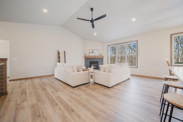 2564 N STELLITA CIRCLE, De Pere, WI 54115