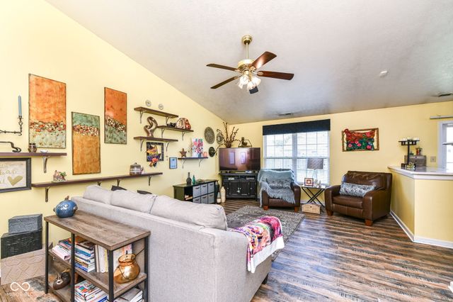 1214 Stonebridge Drive, Anderson, IN 46013
