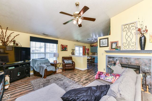1214 Stonebridge Drive, Anderson, IN 46013