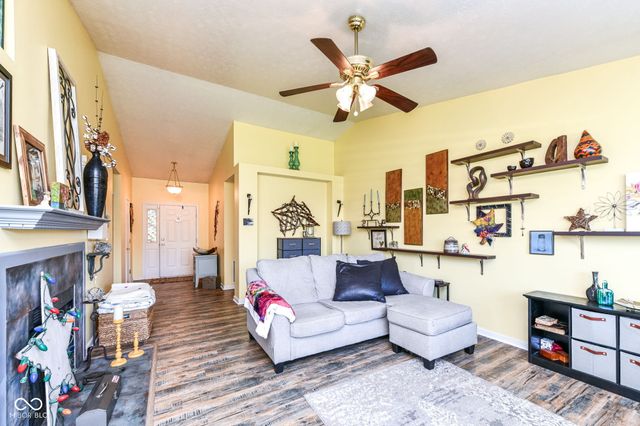 1214 Stonebridge Drive, Anderson, IN 46013