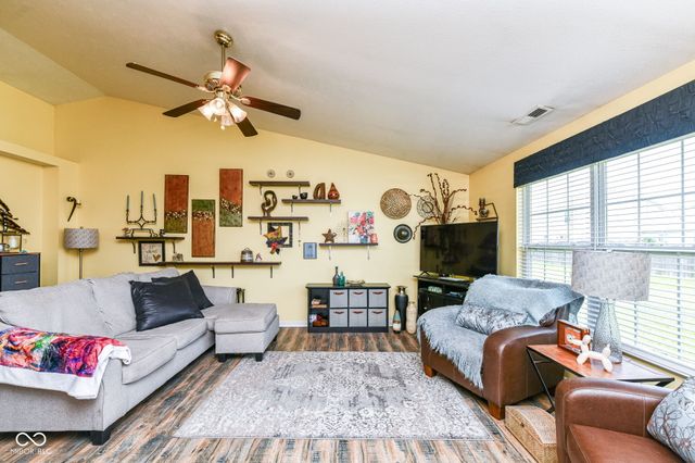 1214 Stonebridge Drive, Anderson, IN 46013