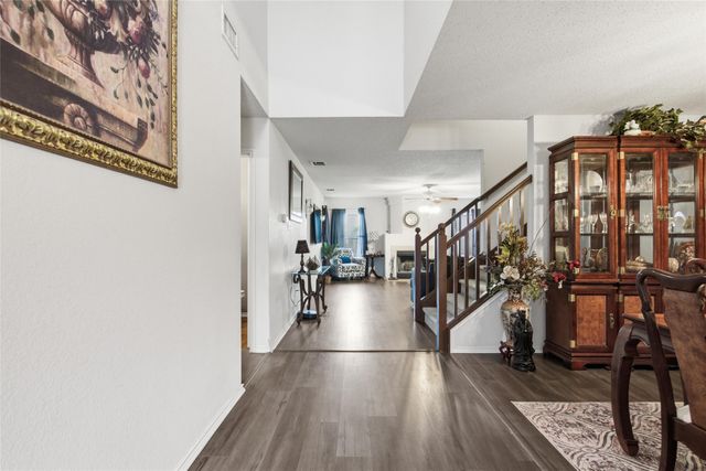217 Sunset Oaks Drive, Fort Worth, TX 76112
