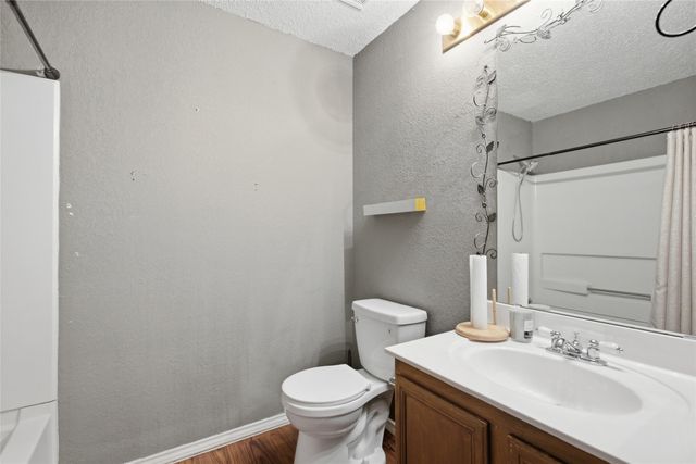 217 Sunset Oaks Drive, Fort Worth, TX 76112
