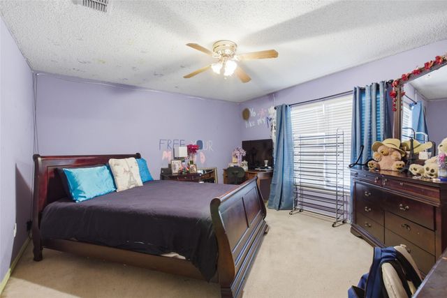 217 Sunset Oaks Drive, Fort Worth, TX 76112