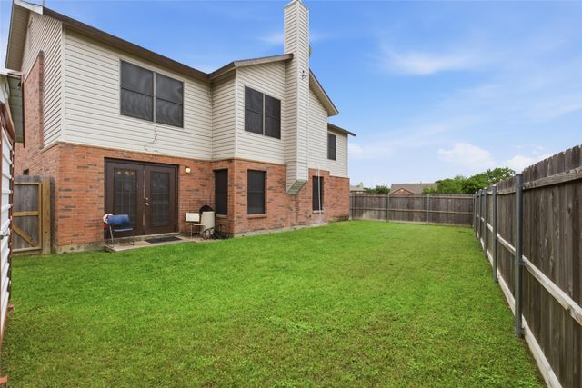 217 Sunset Oaks Drive, Fort Worth, TX 76112