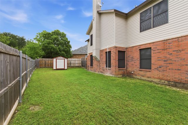 217 Sunset Oaks Drive, Fort Worth, TX 76112