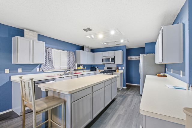 217 Sunset Oaks Drive, Fort Worth, TX 76112