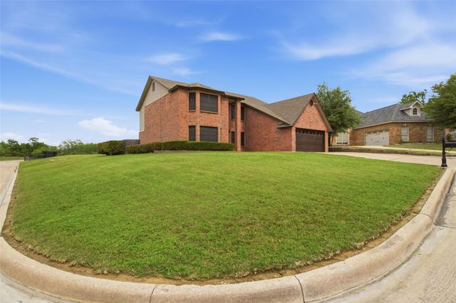 217 Sunset Oaks Drive, Fort Worth, TX 76112