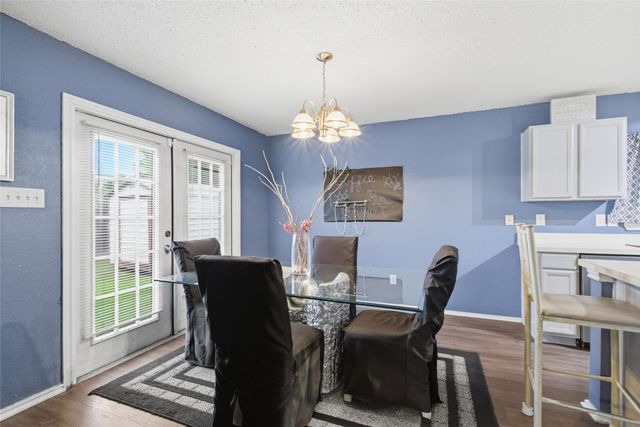 217 Sunset Oaks Drive, Fort Worth, TX 76112