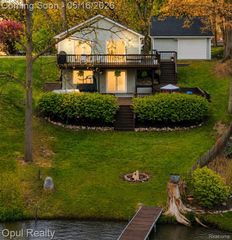 4395 Navarra Avenue, White Lake, MI 48383