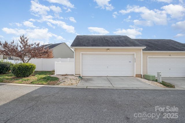 6422 Hasley Woods Drive, Huntersville, NC 28078