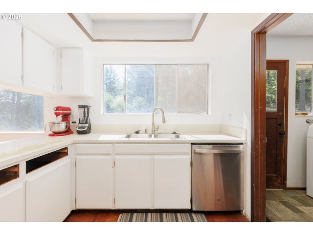 24358 QUEEN ANNE Dr, Philomath, OR 97370