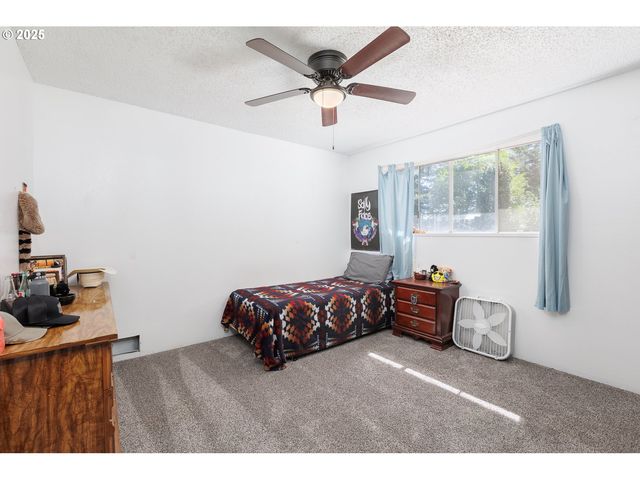 24358 QUEEN ANNE Dr, Philomath, OR 97370