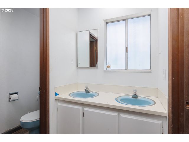 24358 QUEEN ANNE Dr, Philomath, OR 97370